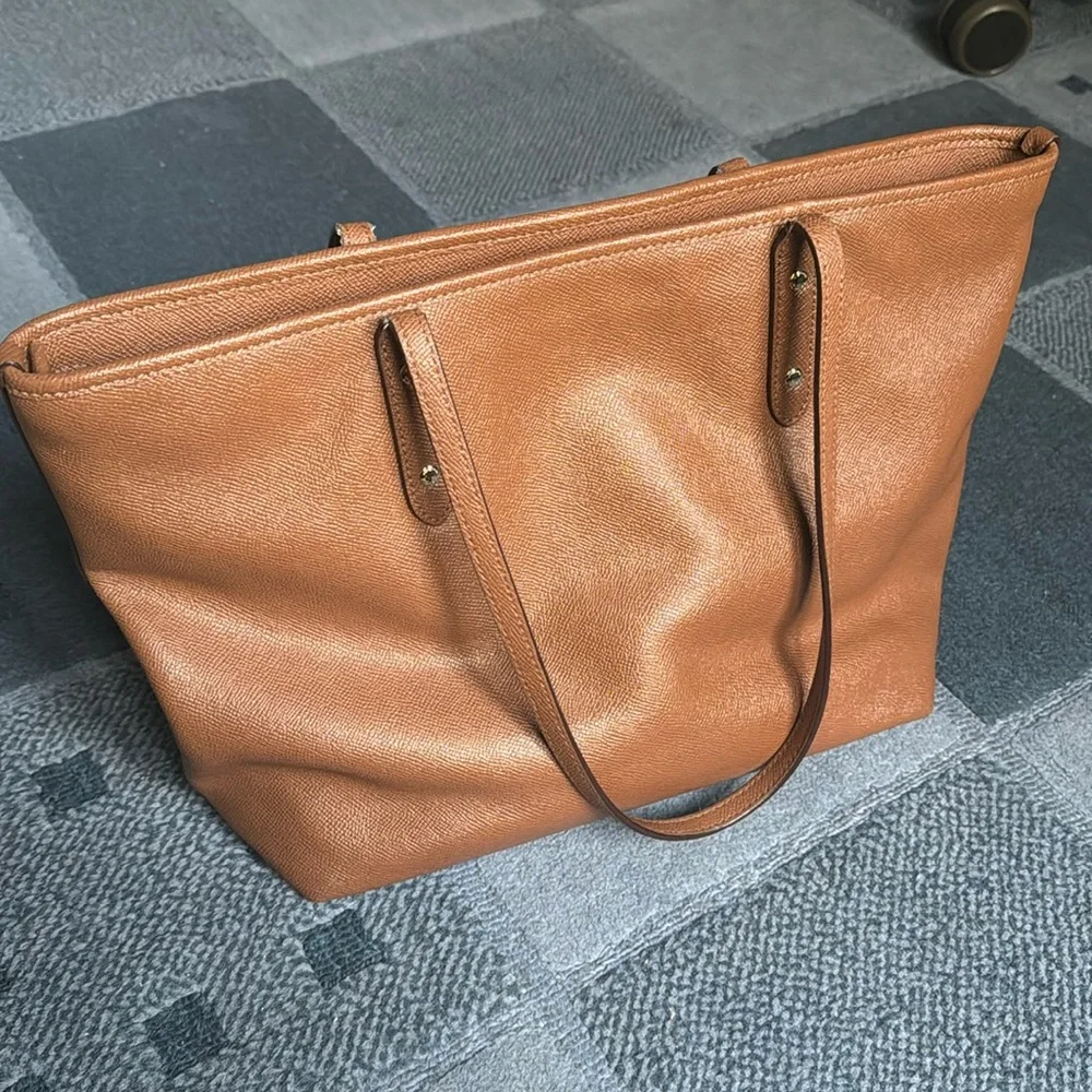 Coach City Zip Tote - Picture 3 of 14